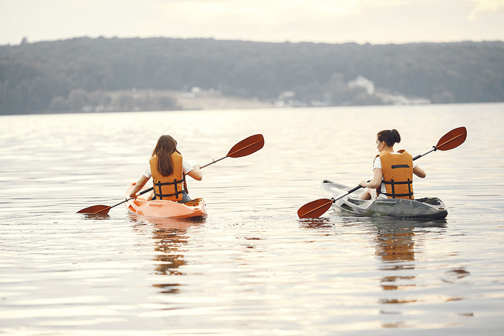 kayak girls paddling-water